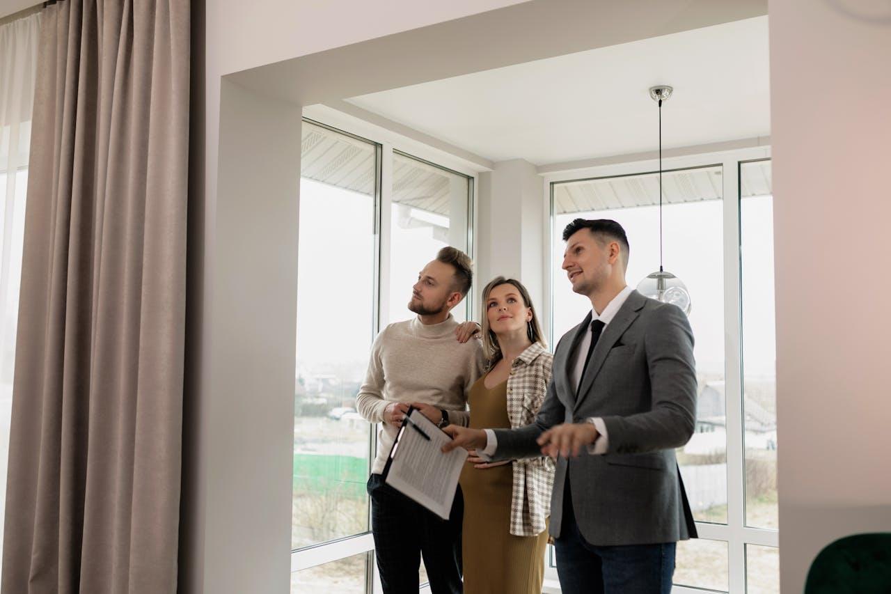 Immobilienbesichtigung mit Beratung.